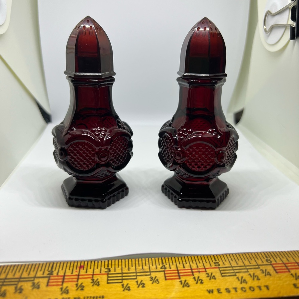 Avon Cape Cod Salt and Pepper Shaker Cologne Bottles. EUC